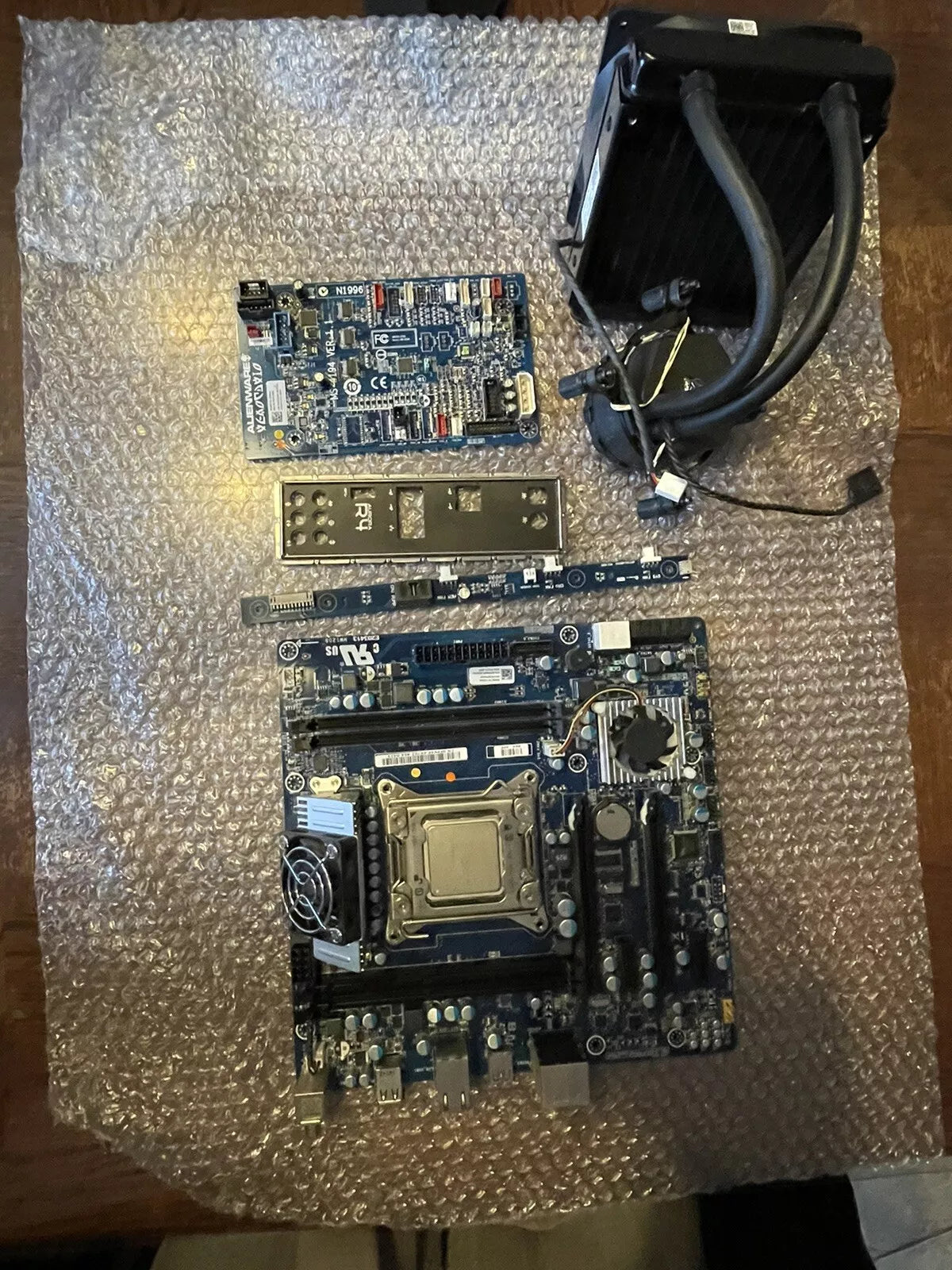 🖥️ Carte mère Alienware D01M004 avec Intel Core i7-4820K + Watercooling