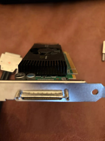 🎮 Nvidia Quadro NVS 420 – Carte graphique pro – Avec câble DisplayPort x4